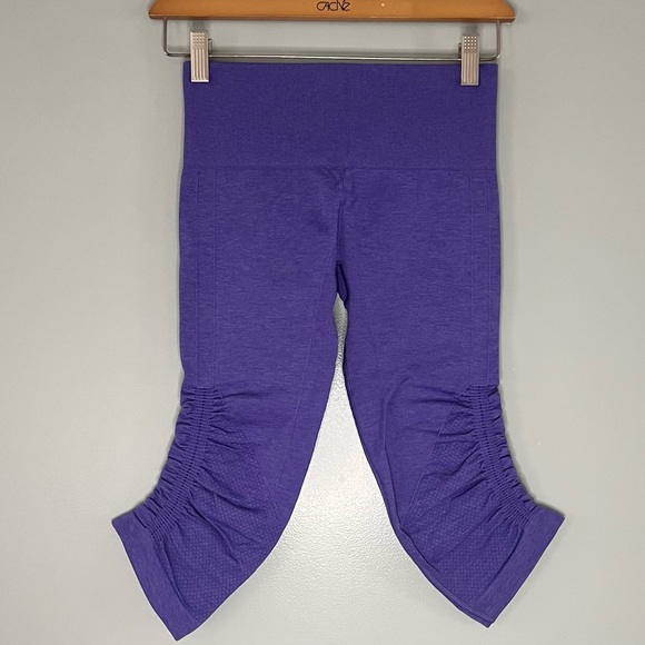 LuluLemon Seamless Awakening Crop Rushed Leggings - Picture 2 of 6